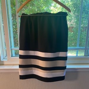 Tribal size 8 skirt blk white and tan